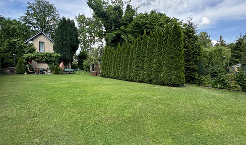 Fantastic plot in the immediate vicinity of Lake Stolzenhagen with development potential