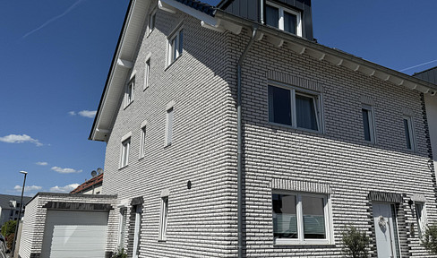 Modernes Haus mit Einliegerwohnung
