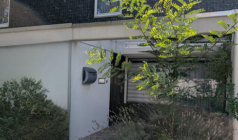 Reihenmittelhaus mit großzügiger Doppelgarage in Erkrath- Hochdahl