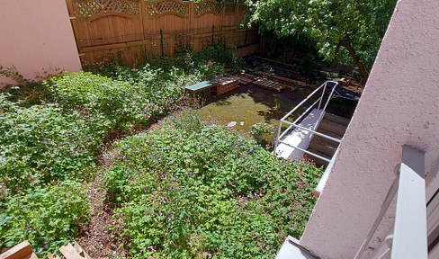 Bright garden apartment