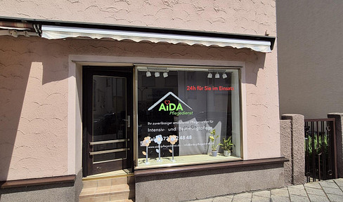 Beautiful store on Pforzheimer Str. near Löwenmarkt, commission-free