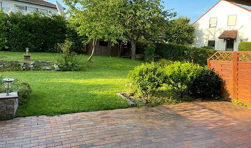 Charmante Hochparterre-Wohnung - 4 Zi. mit Garten, EBK und Garage
