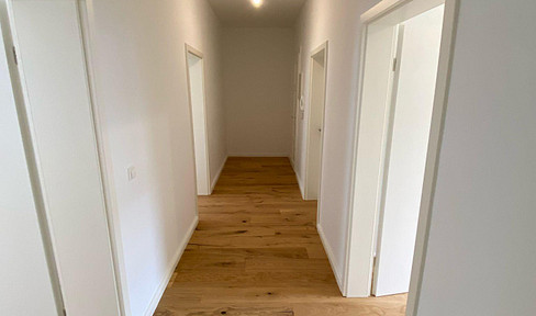 Creuziger Str. 14 / 3 room kitchen bathroom, freshly renovated seeks reliable tenant