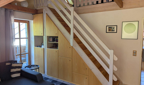 Bright top-floor apartment with garden and double carport - without estate agent's commission!