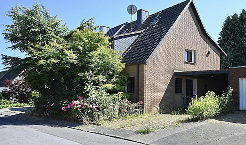 Craftsman up! Semi-detached house with potential garage large plot in Bochum provfrei for sale!