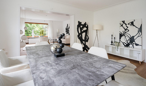 First occupancy after refurbishment: Exclusive semi-detached house with garden in popular Hamburg location
