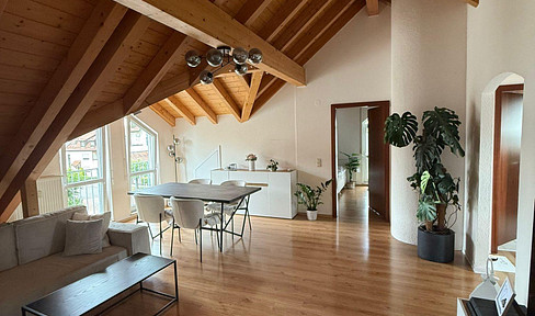 Attractive and as good as new 3-room top floor apartment with upscale interior in Eschenbach