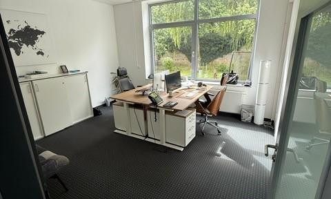 Bright, air-conditioned office/practice rooms in the center of Loccum