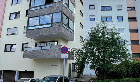 Bright 2-room apartment with west-facing balcony and underground parking in a top location