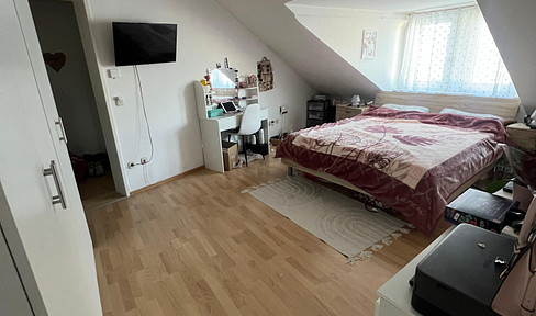 2-room, EBK, cellar, very central but quiet