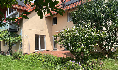 Spacious, bright apartment with garden in a quiet location / 6 rooms
