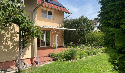 Garden apartment, freshly renovated with new heating technology, 4+2 rooms
