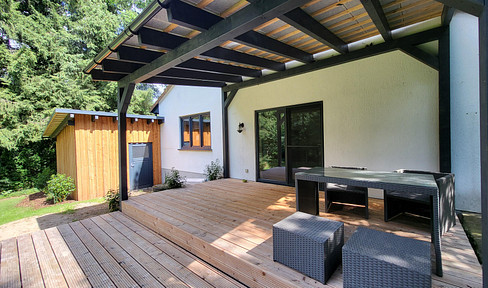 Beautiful detached house with large plot