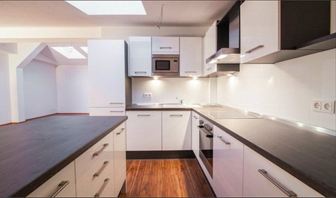 Privatverkauf: gehobene 3-Zimmer-Wohnung in saniertem Denkmal