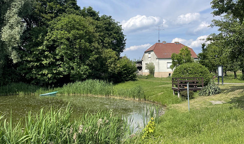 Vier-Seiten Bauernhof zu verkaufen (ca. 80km von Berlin)