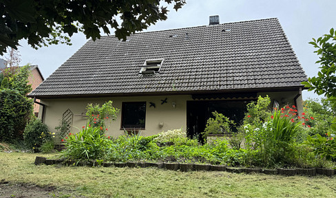 Spacious EFH/ZFH for sale in Elmshorn - quiet location, very well connected. Free of commission!