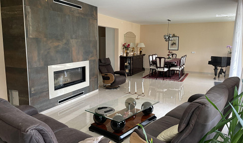 Free of commission Modern villa for large family