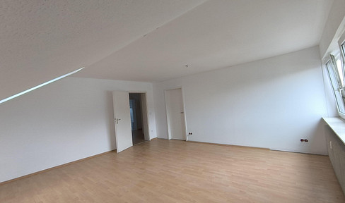 Helle 3-Zimmer-Dachgeschosswohnung in Toplage Großen Linden – ruhig & zentral