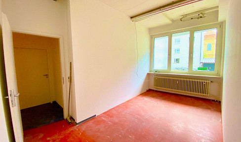 helles Büro im Atelier in Untergiesing