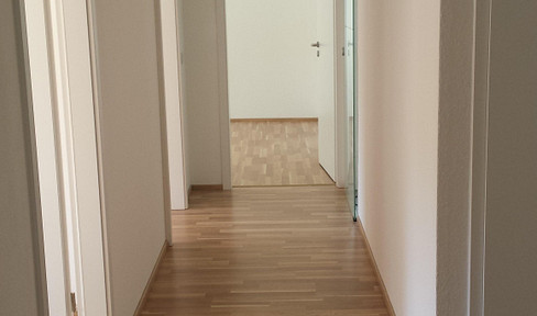 3.5 rooms, 76 sqm, 2 balconies, outside parking space, elevator, WITHOUT PROVISION