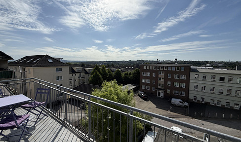 Bright 3-room apartment in a central location with balcony