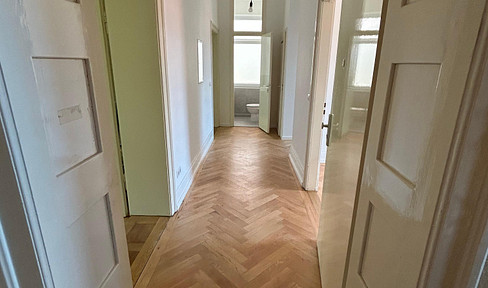 TOP location, beautifully refurbished old apartment in the west of Stuttgart, commission-free