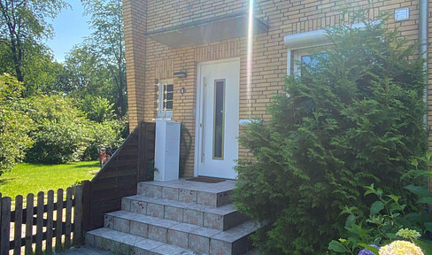 Modernized terraced house with 4.5 rooms and EBK in Ahrensburg-West