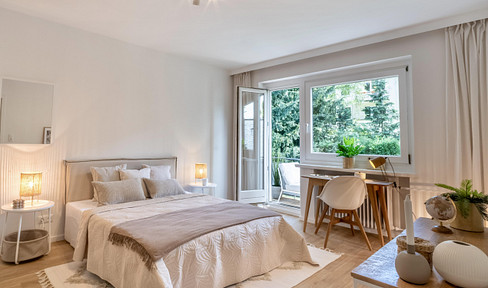 First-time occupancy after renovation, high-quality 2-room apartment on the Eilbekkanal in the city center