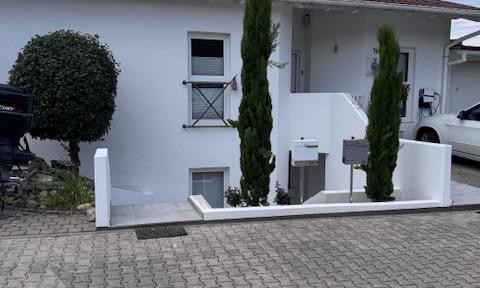 beautiful, bright 3-room apartment in a modern, quiet architect's house on the edge of a field
