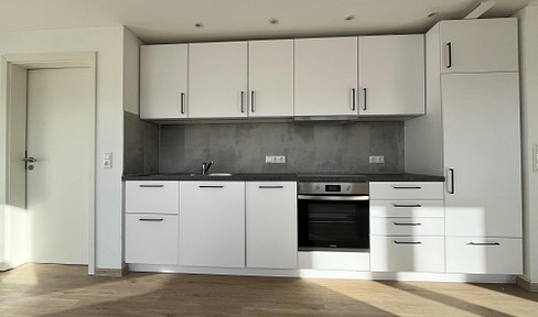 High-quality furnished first floor apartment with terrace, freshly renovated