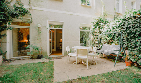 Quiet but central practice/office unit with garden in an old building - commission-free & ready for immediate occupancy
