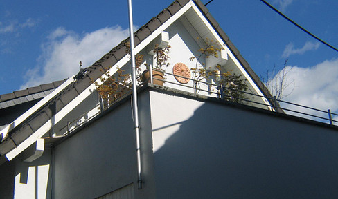 BENSBERGNÄHE ~ ENERGIEBEWUßT SANIERTES DORFHAUS ~ 1 GARAGE ~ 2 PARKPLÄTZE ~ KEIN GARTENLAND