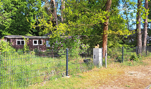 Reserved: 557 sqm building plot with summer house / tiny house