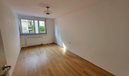 Gepflegte 3,5-Zi-EG-Wohnung mit Terrasse + EBK in Sindelfingen