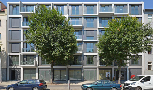 FOR SALE: Modern home with balcony near Hasenheide and Tempelhofer Feld