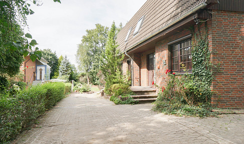 schickes großes Haus mit Garten, sofort frei