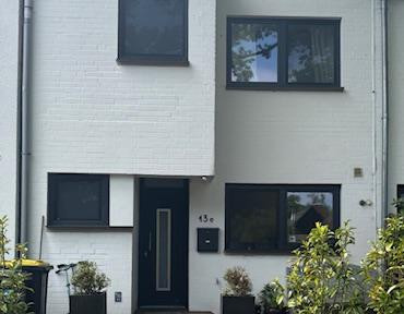 Mid-terrace house in sought-after Ammersbek location