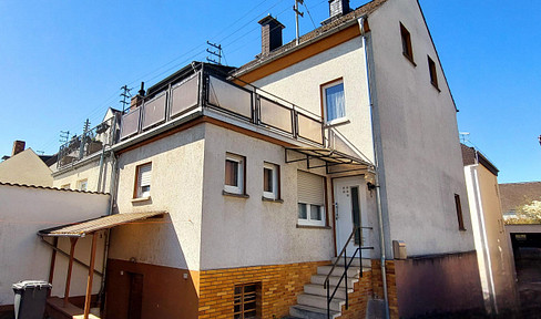 Attractive semi-detached house for sale in a central, quiet location in Elz!
