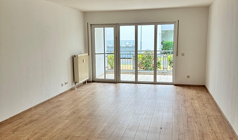Bright 3-room apartment with south-facing balcony *commission-free*