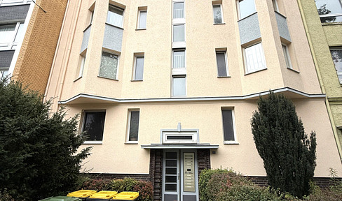 Charming old building: 2 room apartment, balcony incl. fitted kitchen