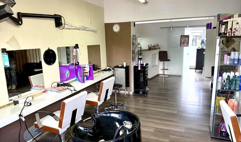 Bright store with shop window front & balcony - ideal for hairdressing, cosmetics or pedicure