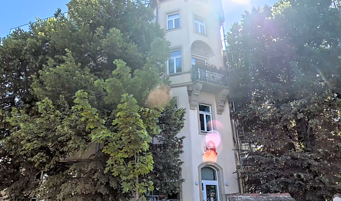 Bright apartment in an old building in a great location in Dresden