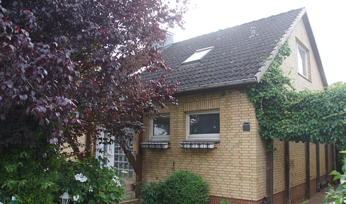 Single-family home space miracle for young families with DIY workshop & conservatory