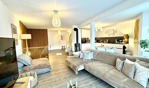 Luxurious 4-room apartment in a prime location - with sauna, fireplace & designer kitchen