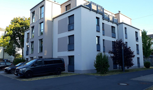 My own apartment: modern, practical + parking space with a great roof terrace in Dresden Strehlen