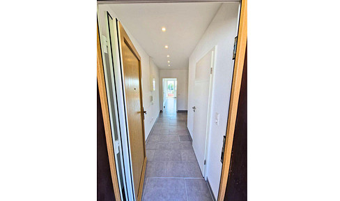 2 room apartment, empty, parking space, best location, 750 to the train station