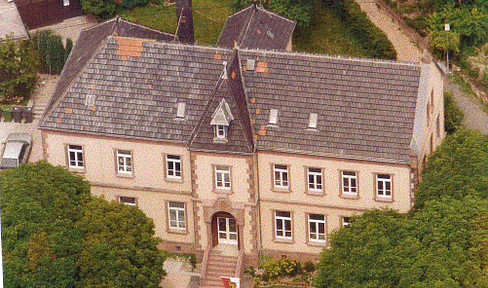 From 1.11.2025 4-room-kitchen-bathroom-WC apartment in historic building