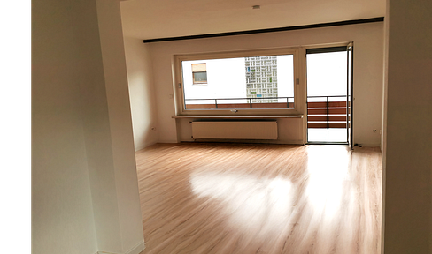 PROVISIONSFREI! Modernisierte Helle 3,5 Zimmer Wohnung mit Carport und Vorgarten