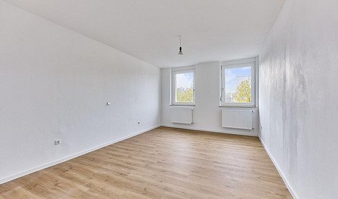 Completely renovated 2.5-room apartment with a separate kitchen and bathroom with a window – suitable for shared living arrangements.