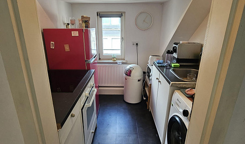 Charming 2-room top floor apartment with fitted kitchen in Wiesbaden - ready for immediate occupancy!